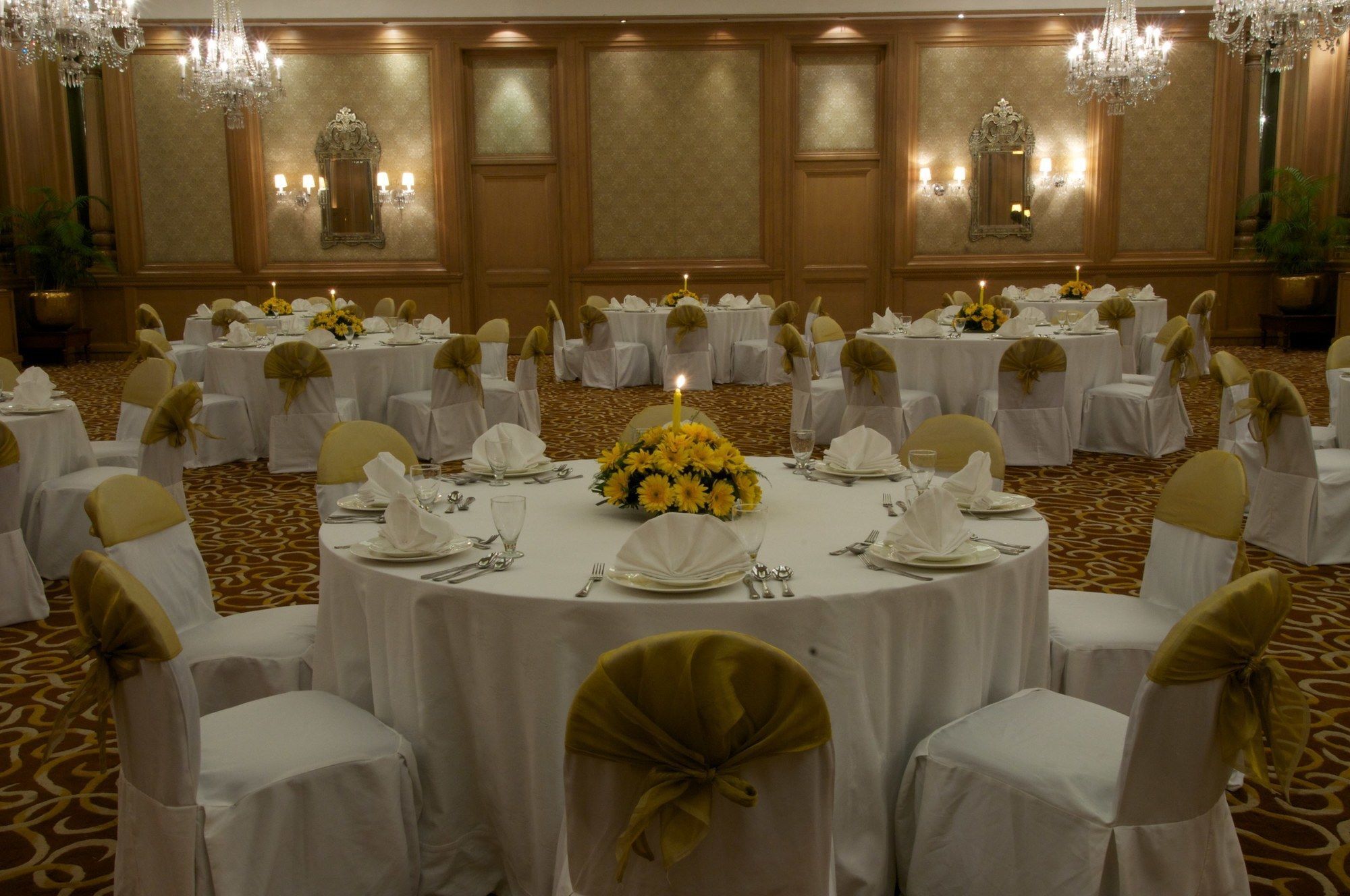 Taj Mahal Lucknow Ξενοδοχείο Εξωτερικό φωτογραφία