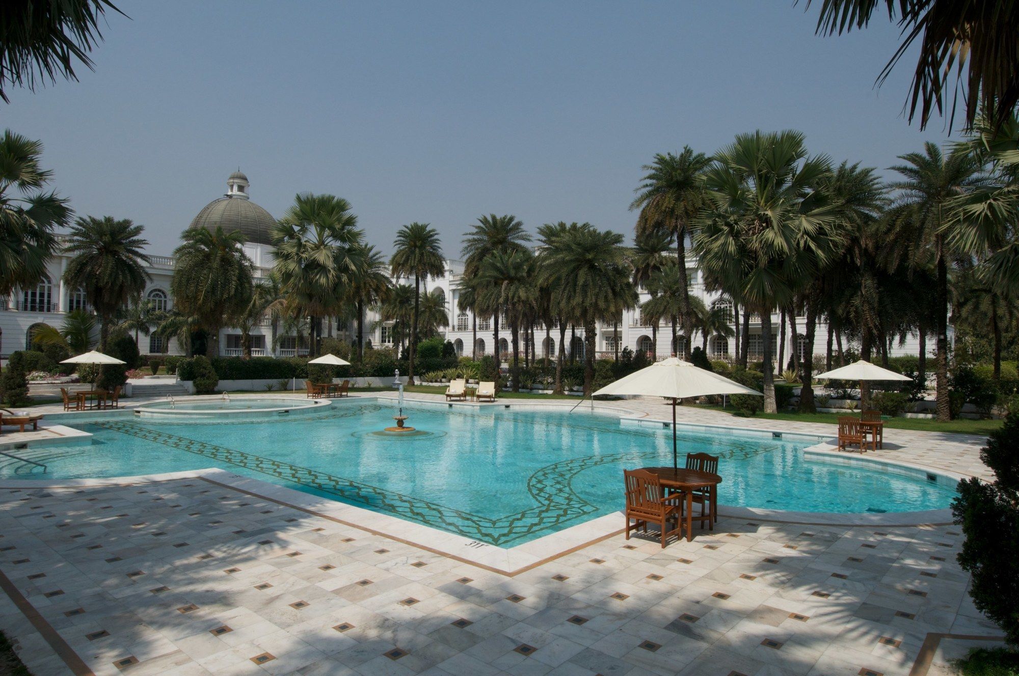Taj Mahal Lucknow Ξενοδοχείο Εξωτερικό φωτογραφία